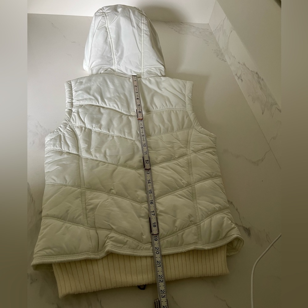 NWOT,, American Eagle, not worn, no tag, winter white, winter vest, - Picture 14 of 16